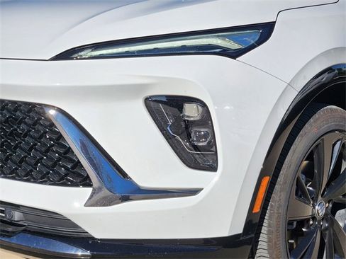 Certified 2025 Buick Envision Sport Touring image 5