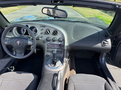 Used 2009 Pontiac Solstice Convertible w/ Preferred Package image 9