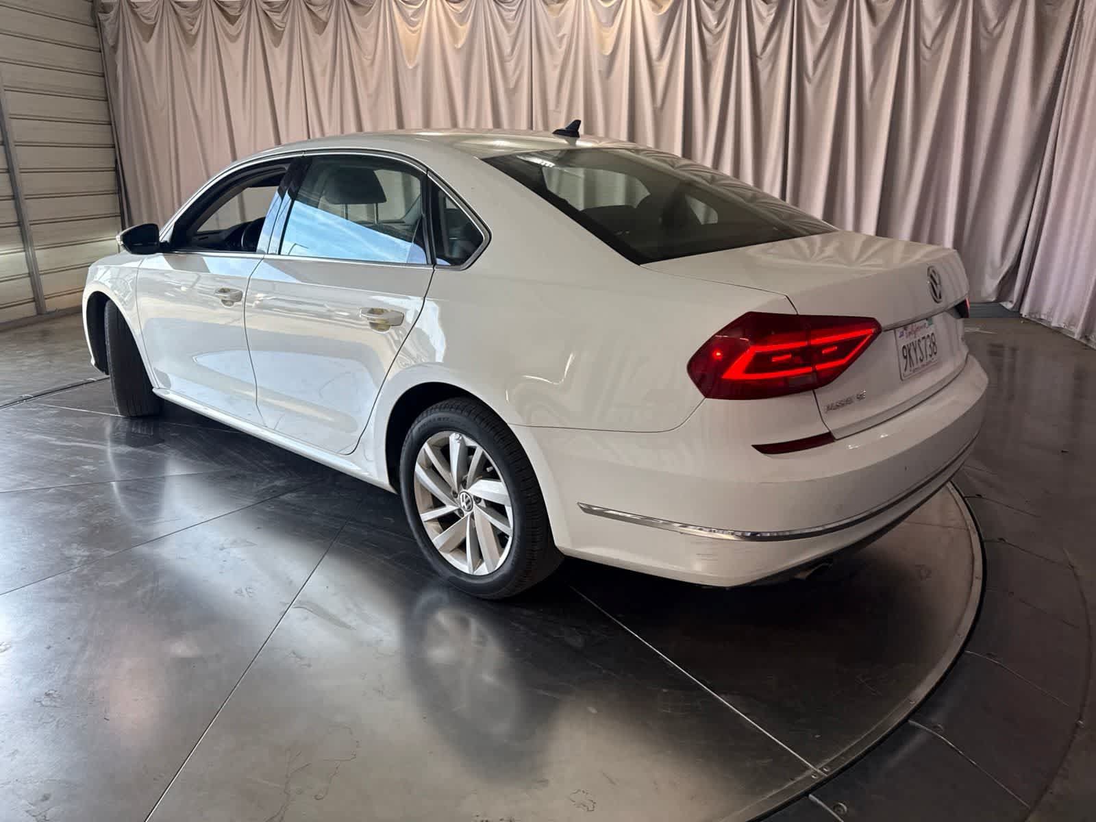Used 2018 Volkswagen Passat 2.0T SE w/ SE Lighting Package FWD image 7