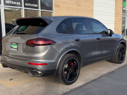 Used 2018 Porsche Cayenne Turbo image 5