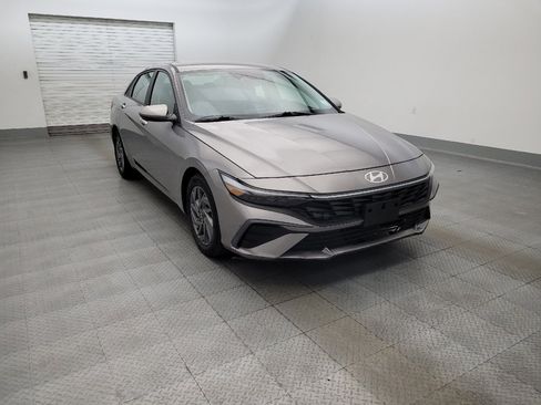 Used 2024 Hyundai Elantra SEL FWD image 13