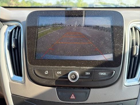 Used 2017 Chevrolet Malibu LT FWD image 24