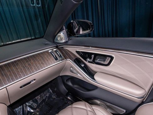 Used 2025 Mercedes-Benz Maybach S 680 4MATIC image 32