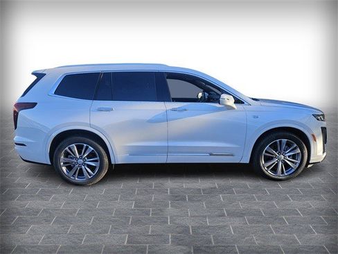 Certified 2025 Cadillac XT6 Premium Luxury image 4