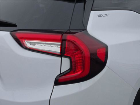 Used 2023 GMC Terrain SLT image 13