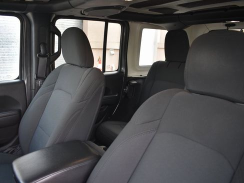 Used 2023 Jeep Wrangler Willys image 10