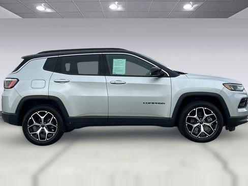 Used 2025 Jeep Compass Limited AWD/4WD image 8