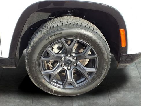 New 2026 Jeep Grand Wagoneer Limited w/ 8-Passenger Seating Package AWD/4WD image 4