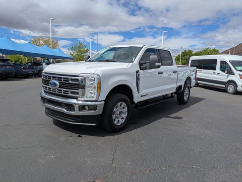 Used 2024 Ford F250 XLT AWD/4WD image 9