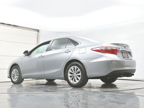 Used 2017 Toyota Camry LE FWD image 30