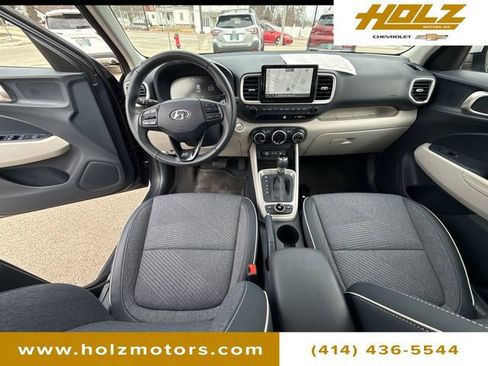 Used 2025 Hyundai Venue Limited image 20