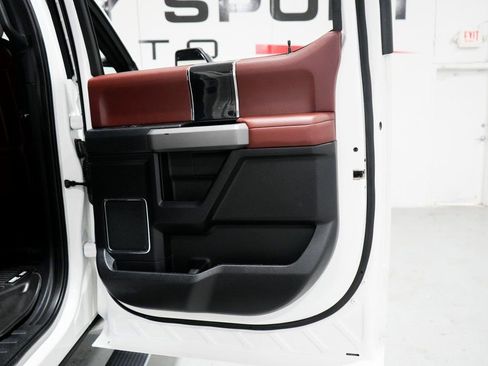 Used 2020 Ford F350 Platinum w/ Tremor Off-Road Package image 39