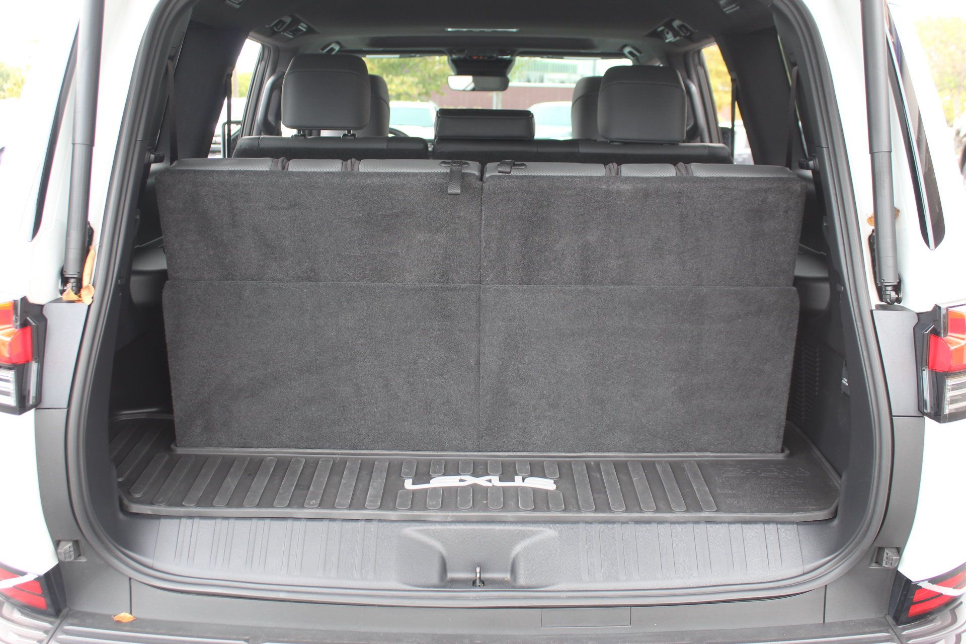 Used 2024 Lexus GX 550 w/ Accessory Package (Z1) AWD/4WD image 32