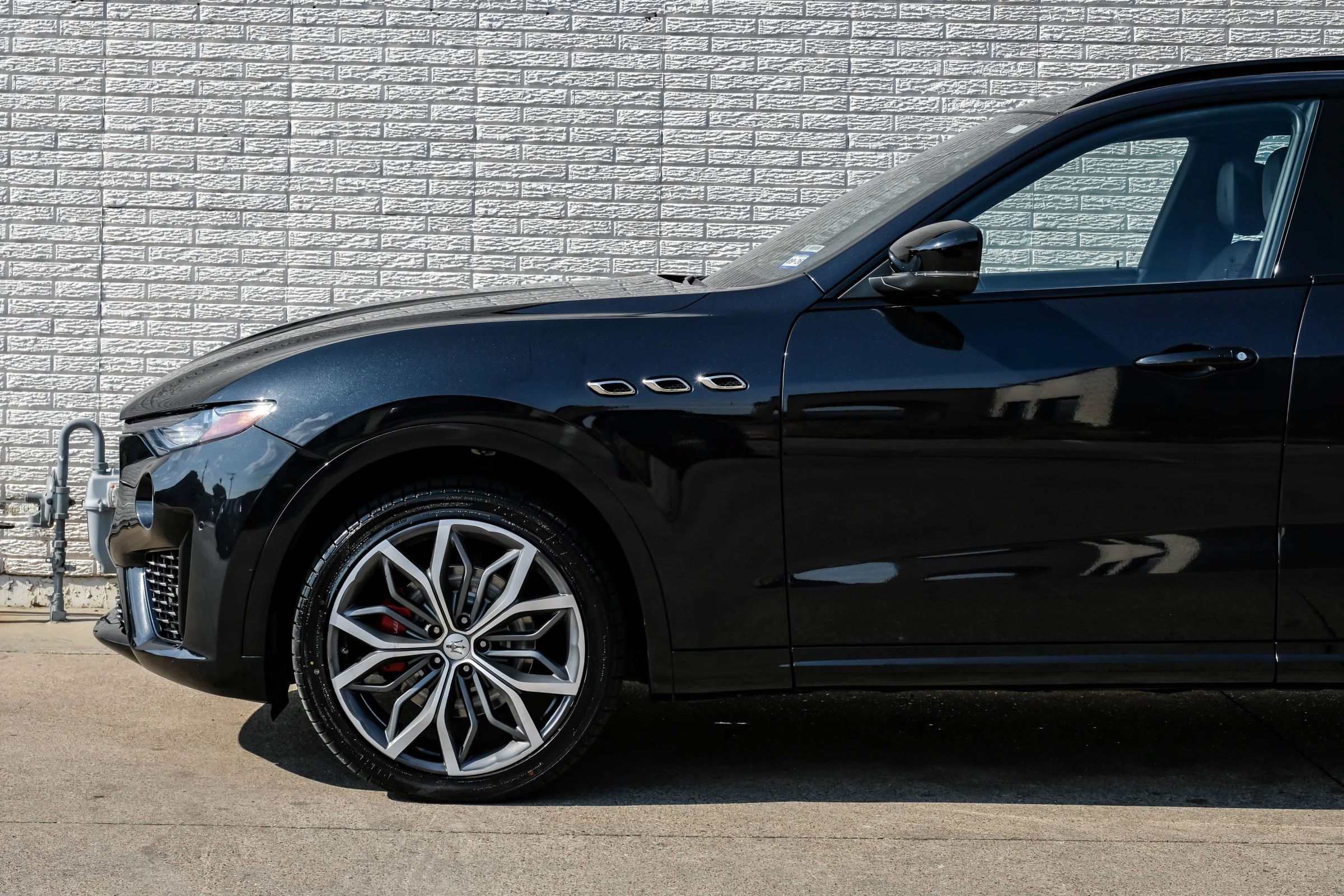 Used 2021 Maserati Levante AWD/4WD image 11