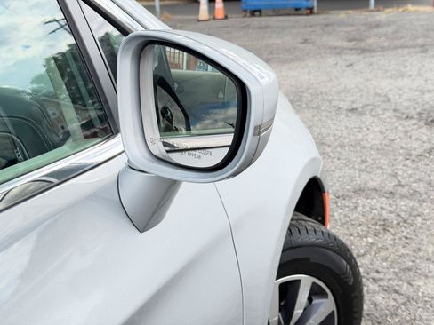 Used 2022 Chrysler Pacifica Touring-L FWD image 93