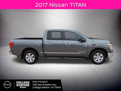 Used 2017 Nissan Titan SV image 2