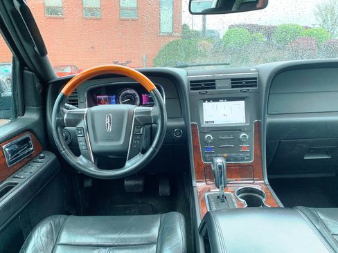 Used 2016 Lincoln Navigator L Select AWD/4WD image 5
