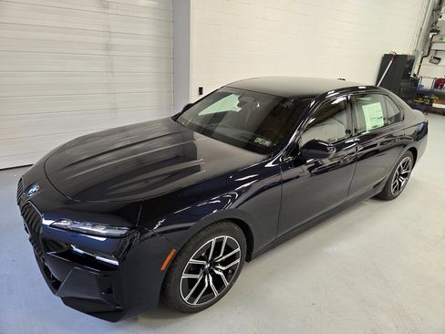 New 2025 BMW 760i xDrive w/ Executive Package image 3