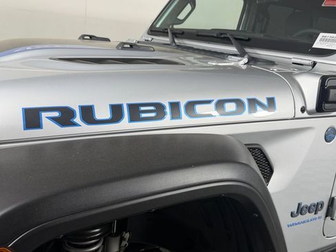 Used 2024 Jeep Wrangler Unlimited Rubicon 4xe w/ Technology Group AWD/4WD image 12