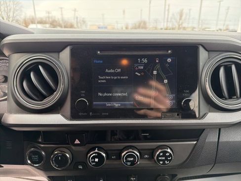 Used 2017 Toyota Tacoma TRD Sport image 24