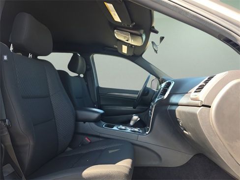 Used 2018 Jeep Grand Cherokee Laredo image 15