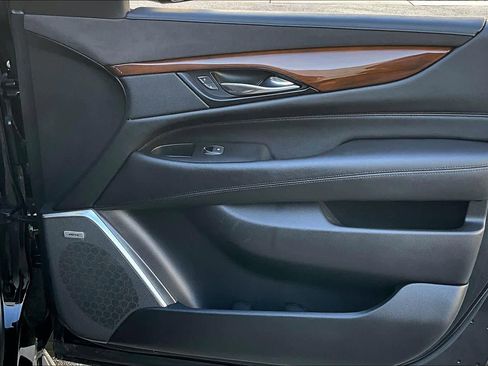 Used 2020 Cadillac Escalade Luxury image 22