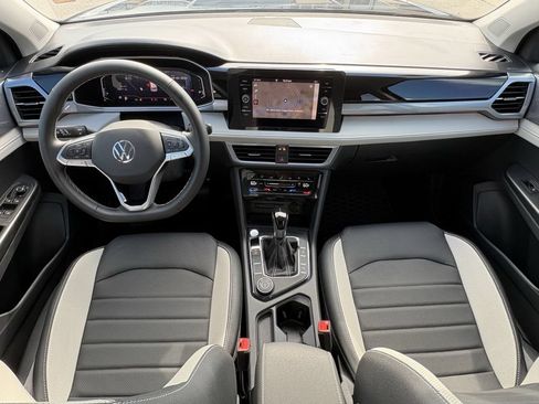 Used 2025 Volkswagen Taos SEL AWD/4WD image 27