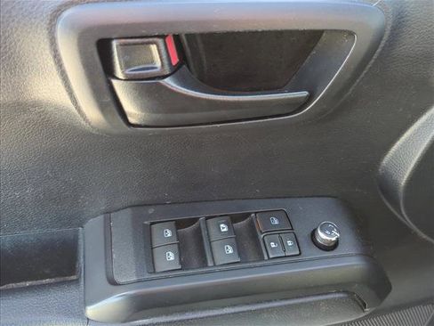 Used 2018 Toyota Tacoma SR w/ SR Convenience Package image 8