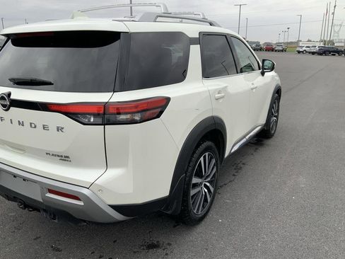 Used 2023 Nissan Pathfinder Platinum image 19