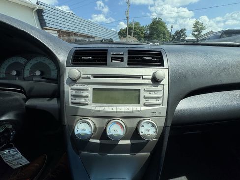 Used 2010 Toyota Camry SE image 23