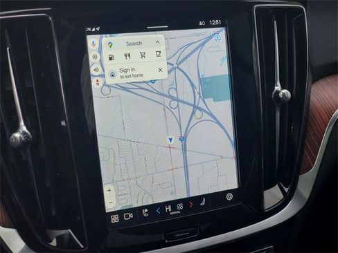 Certified 2025 Volvo V60 B5 Cross Country Plus image 22