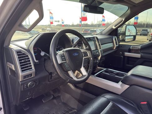 Used 2017 Ford F350 Lariat w/ Chrome Package image 9