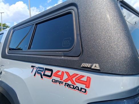Used 2021 Toyota Tacoma TRD Off-Road w/ TRD Premium Off Road Package AWD/4WD image 5