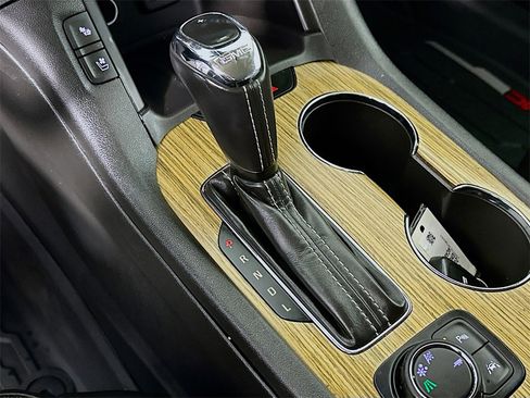 Used 2018 GMC Acadia Denali image 22