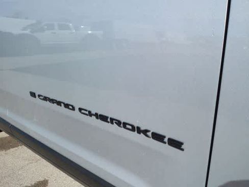 New 2025 Jeep Grand Cherokee L Limited w/ Black Appearance Package image 13