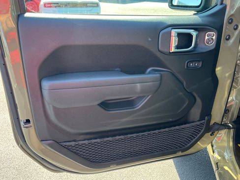 New 2025 Jeep Gladiator Sport image 9