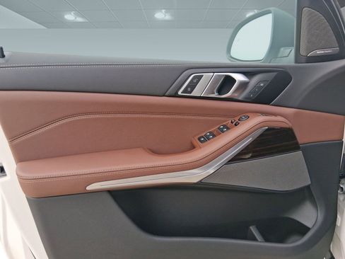 Used 2026 BMW X5 sDrive40i image 11