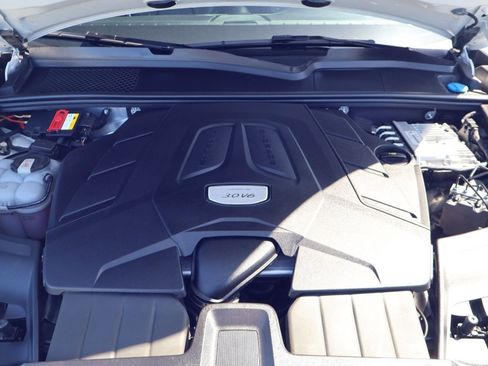 Certified 2023 Porsche Cayenne AWD/4WD image 26