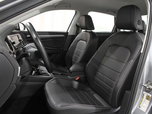 Certified 2023 Volkswagen Jetta SE image 5