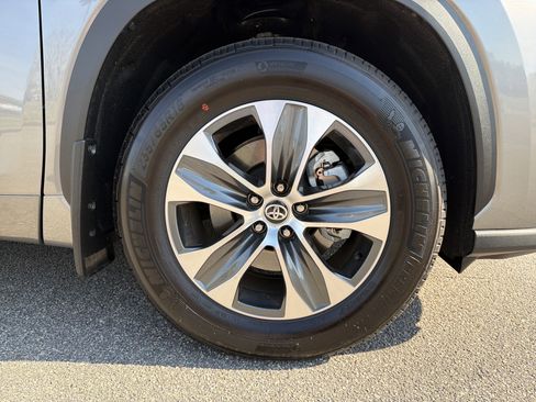 Certified 2026 Toyota Highlander XLE image 24