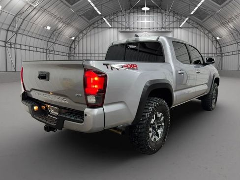Used 2018 Toyota Tacoma TRD Off-Road image 6