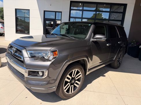 Used 2016 Toyota 4Runner 4WD image 3