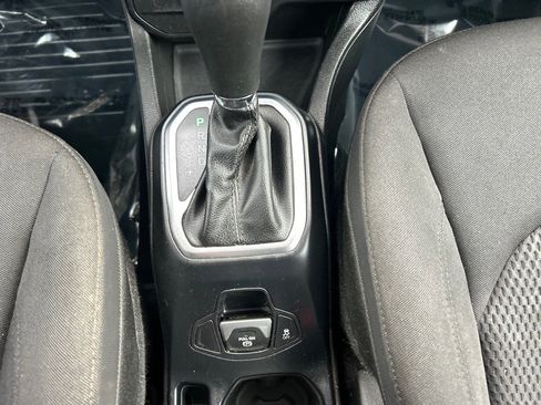 Used 2018 Jeep Renegade Altitude image 28