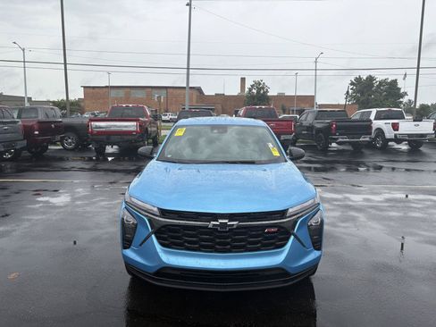 Used 2025 Chevrolet Trax RS w/ Driver Confidence Package FWD image 17