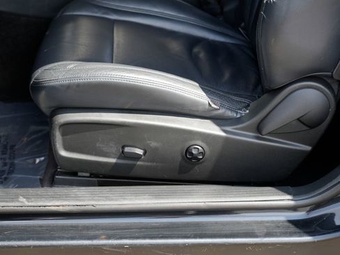 Used 2015 Dodge Challenger SXT image 18