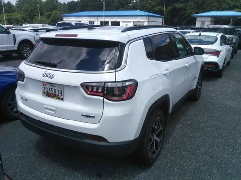 Used 2024 Jeep Compass Latitude AWD/4WD image 5