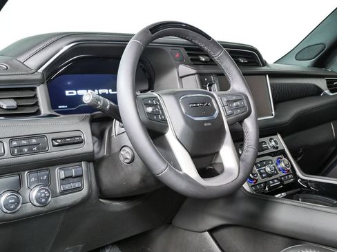 Used 2023 GMC Yukon Denali w/ Denali Reserve Package RWD image 4