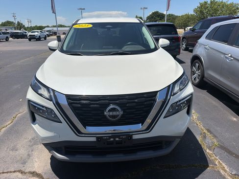 Used 2023 Nissan Rogue SV FWD image 2
