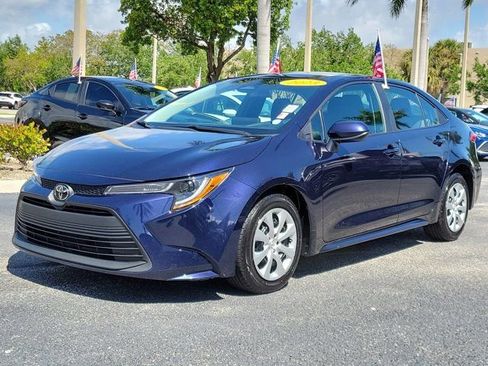 Used 2023 Toyota Corolla LE image 2