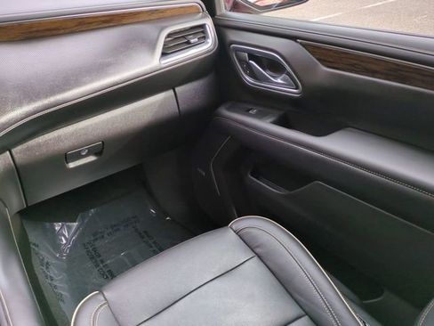 Used 2021 Chevrolet Tahoe Premier w/ Premium Package image 16